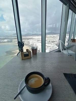 Tasse Kaffee im Blue 17 Roof Top in Arrecife Lanzarote